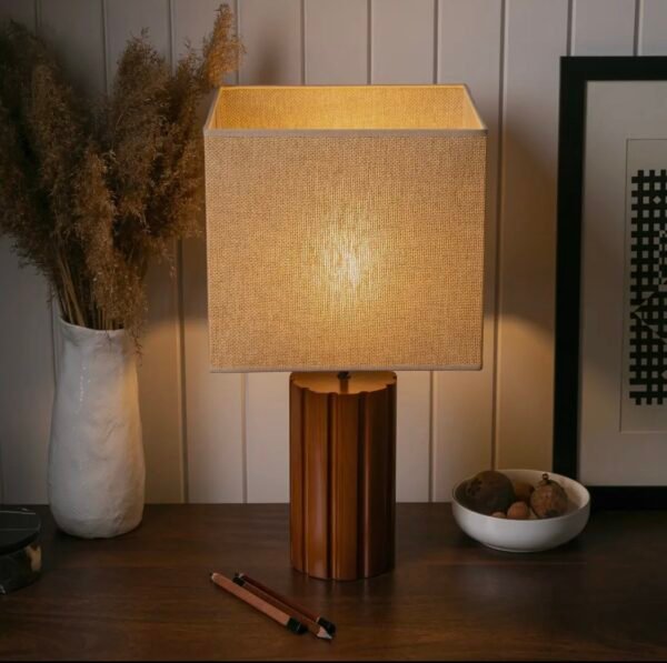 Lampe artisanale en bois et lin « Cuiaba », luminaire écoresponsable.