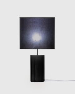 Lampe artisanale en bois et lin « Cuiaba », luminaire écoresponsable.