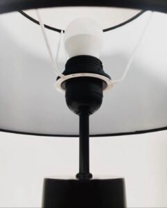 Lampe à poser en coton et bois – Artisanat portugais minimaliste