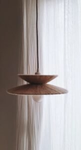 Baladeuse Lina en mohair et lin naturel, luminaire fait main en France.