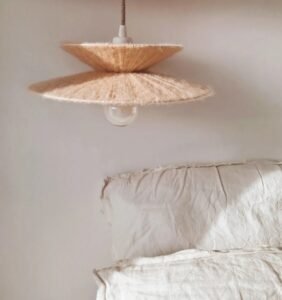 Baladeuse Lina en mohair et lin naturel, luminaire fait main en France.