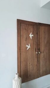 Décoration murale hirondelle en papier mâché fait main, fabriquée en France avec des matériaux recyclés