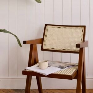 Fauteuil en rotin artisanal Tiveden au design rétro, fabriqué à la main en bois et rotin naturel