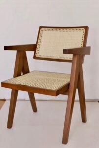 Fauteuil en rotin artisanal Tiveden au design rétro, fabriqué à la main en bois et rotin naturel