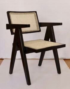 Fauteuil en rotin artisanal Tiveden au design rétro, fabriqué à la main en bois et rotin naturel