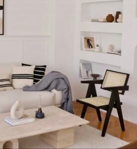 Fauteuil en rotin artisanal Tiveden au design rétro, fabriqué à la main en bois et rotin naturel