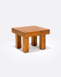 Table basse extérieure en bois de teck recyclé, design artisanal, finition naturelle