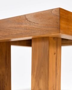 Table basse extérieure en bois de teck recyclé, design artisanal, finition naturelle