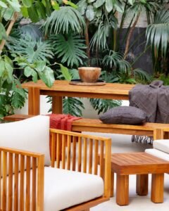 Table basse extérieure en bois de teck recyclé, design artisanal, finition naturelle