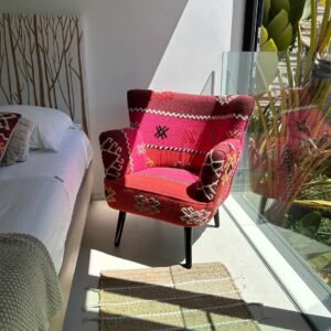 Fauteuil Artisanal en kilim brodé — 68 x 70 x 77,5 cm – Image 4